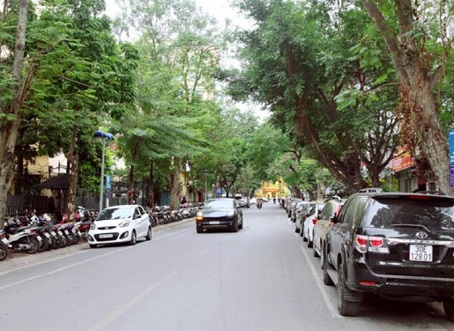 Cua hang yen sao ha noi tren pho nguyen gia thieu 1